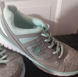 Athletic shoes sneaker